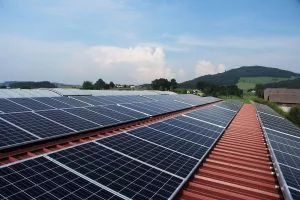 Instalación fotovoltaica con excedentes y compensación en vivienda unifamiliar