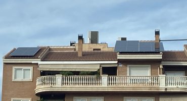 Instalación solar fotovoltaica particular en comunidad de vecinos