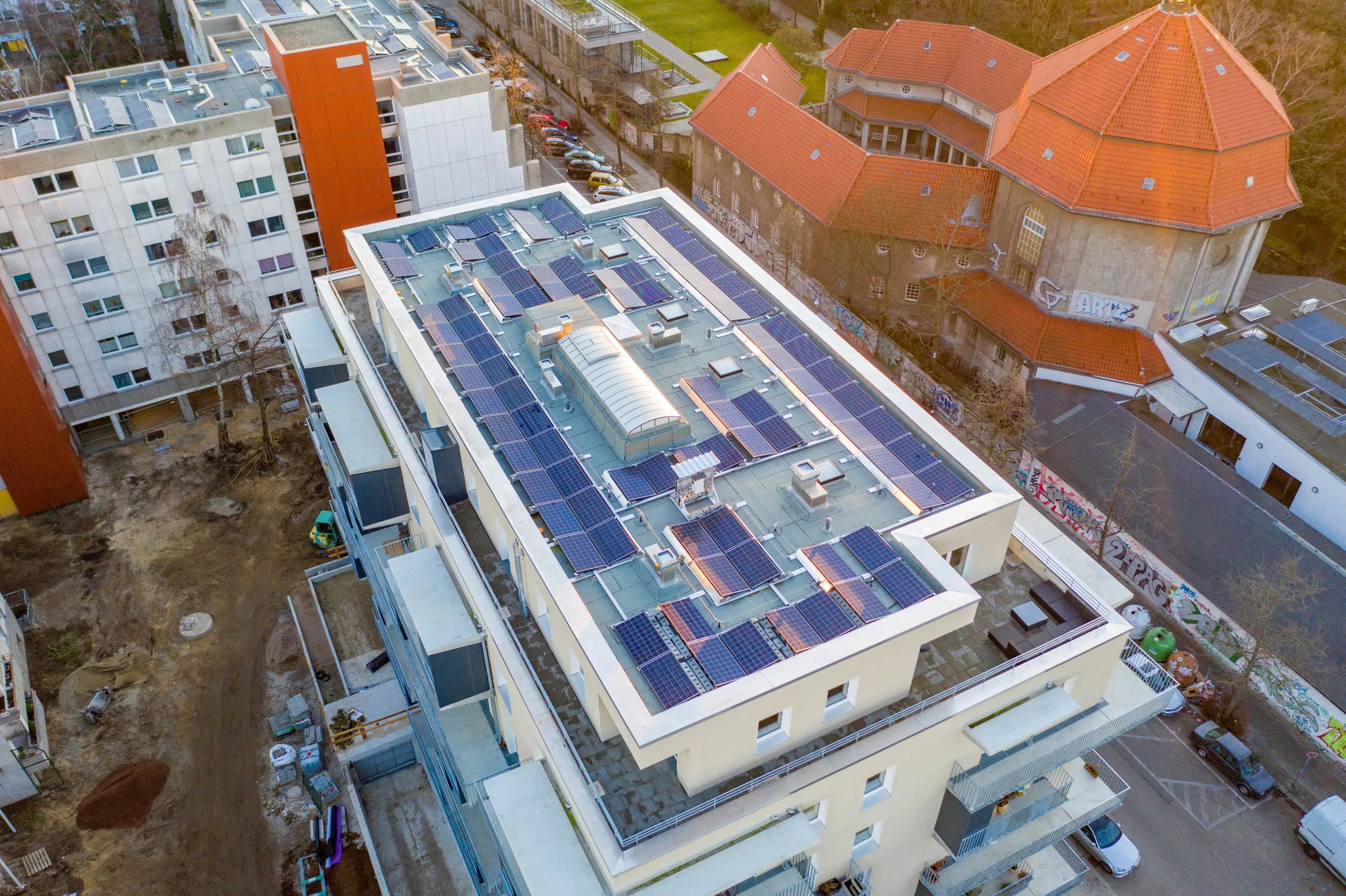 Instalación fotovoltaica y permiso de obra para un colegio